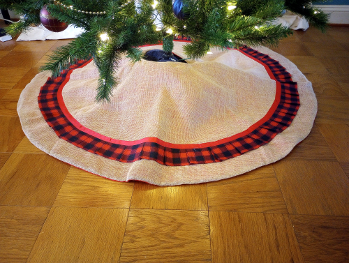 Red & Black Buffalo Burlap Tree Skirt - Image 6