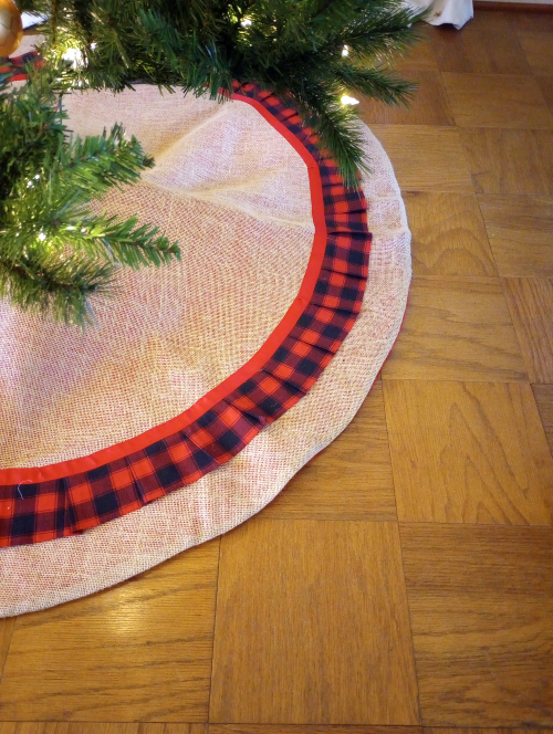 Red & Black Buffalo Burlap Tree Skirt - Image 3