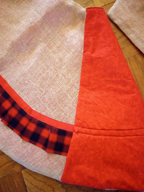 Red & Black Buffalo Burlap Tree Skirt - Image 4