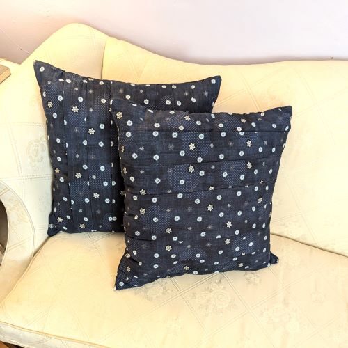 Falling Snowflakes Throw Pillows Set