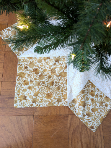 White and Gold Tree Skirt Star - Image 3