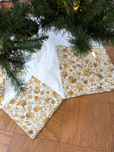 White and Gold Tree Skirt Star - Image 4