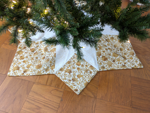 White and Gold Tree Skirt Star