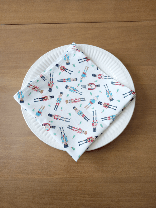 Tin Shoulder Dinner Table Napkins - Image 2