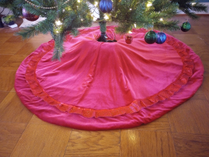 Christmas Red Velvet Tree Skirt - Image 4