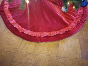 Christmas Red Velvet Tree Skirt - Image 2