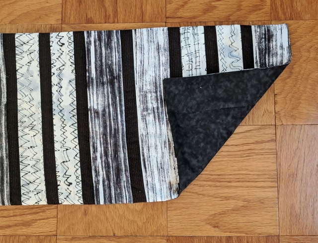 Urban Spirit Modern Table Runner Dark - Image 6