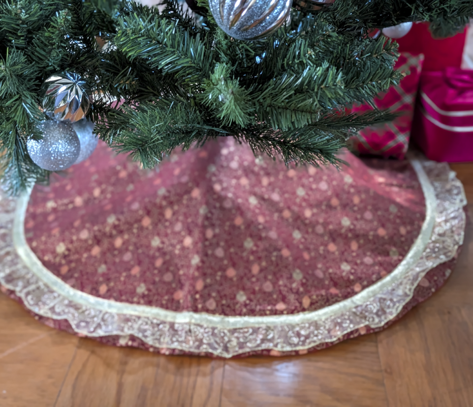 Elegant Red Tree Skirt, Ornament Tree Skirt, Christmas Tree Skirt, Large Tree Skirt, Luxury Tree Skirt, Quilted Tree Skirt, Handmade Supreme Accents