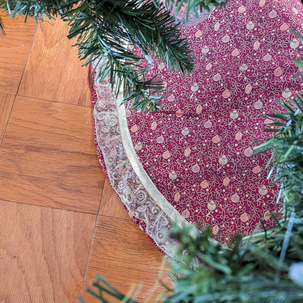 Elegant Red Tree Skirt, Ornament Tree Skirt, Christmas Tree Skirt, Large Tree Skirt, Luxury Tree Skirt, Quilted Tree Skirt, Handmade Supreme Accents