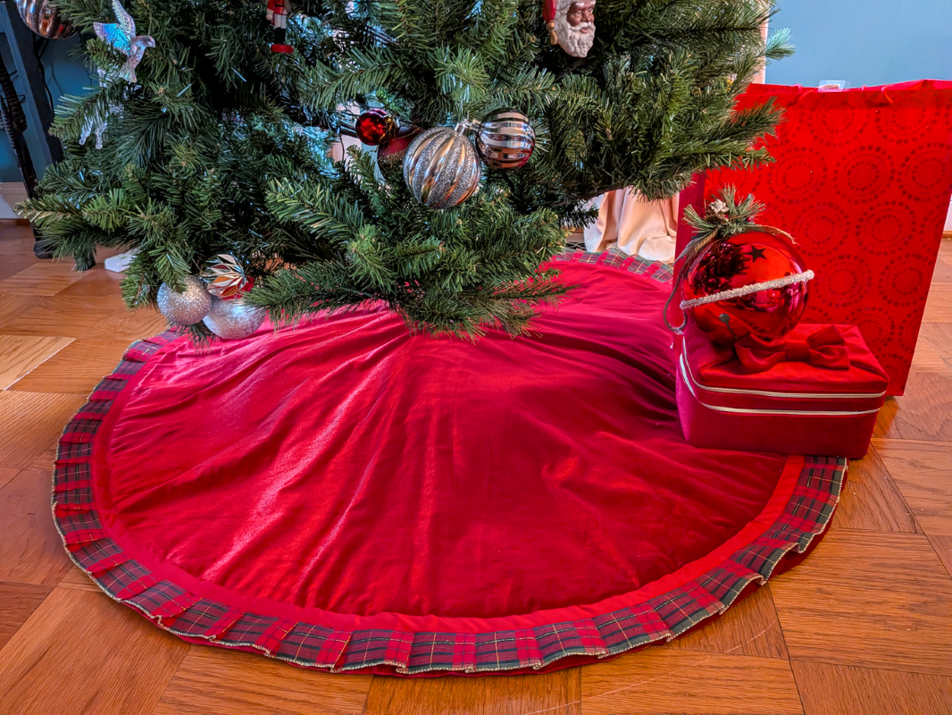 Red Velvet Tree Skirt with Tartan Trim Large Tree Skirt Luxury Tree Skirts Handmade tree Skirt Quilted Tree Skirt Supreme Accents