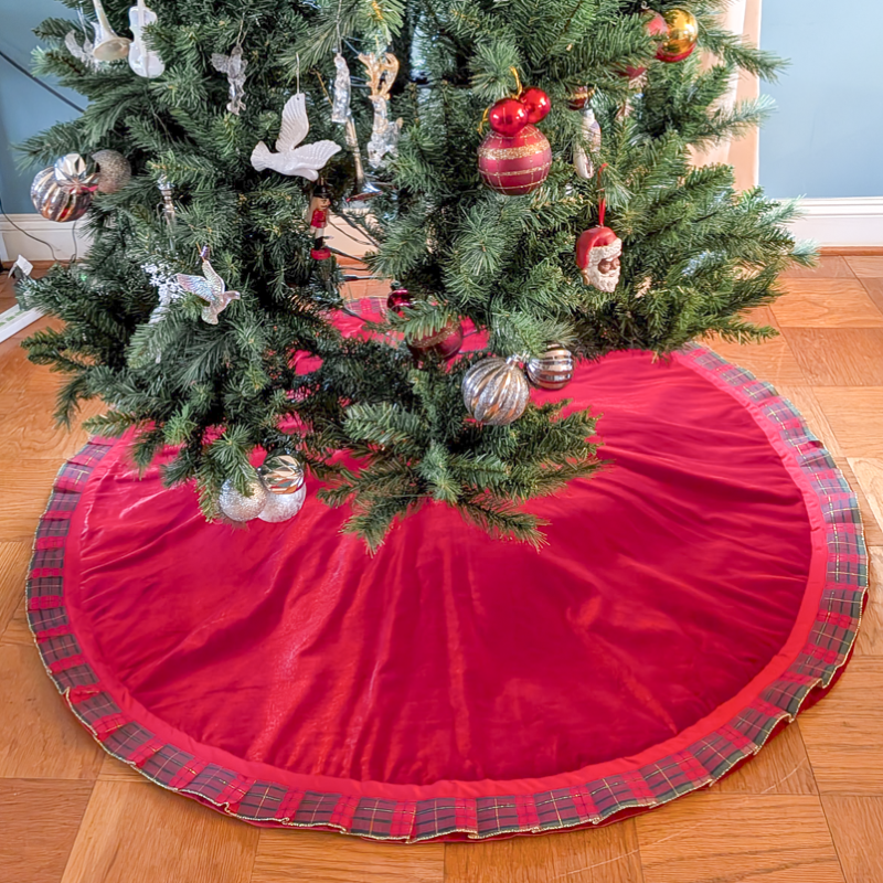 Red Velvet Tree Skirt with Tartan Trim Large Tree Skirt Luxury Tree Skirts Handmade tree Skirt Quilted Tree Skirt Supreme Accents
