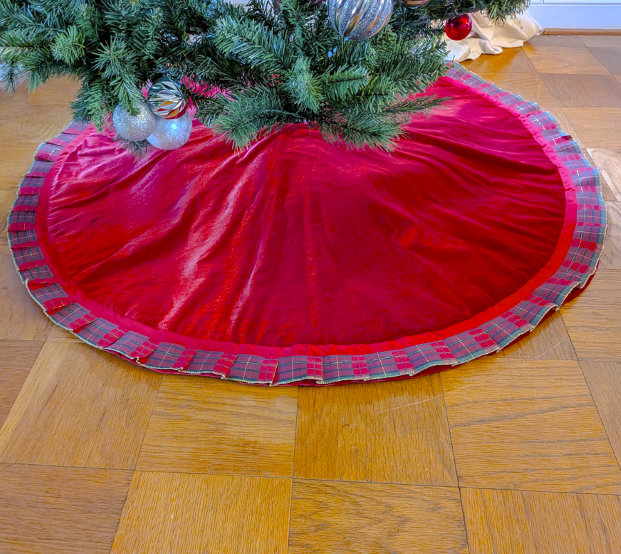 Red Velvet Tree Skirt with Tartan Trim Large Tree Skirt Luxury Tree Skirts Handmade tree Skirt Quilted Tree Skirt Supreme Accents