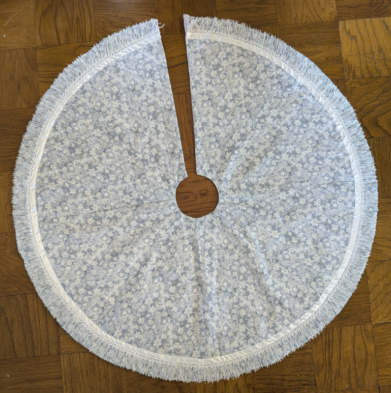 Snowflake Tree Skirt with Beaded Trim Silver and White Large Tree Skirt Luxury Tree Skirts Handmade tree Skirt Quilted Tree Skirt Supreme Accents