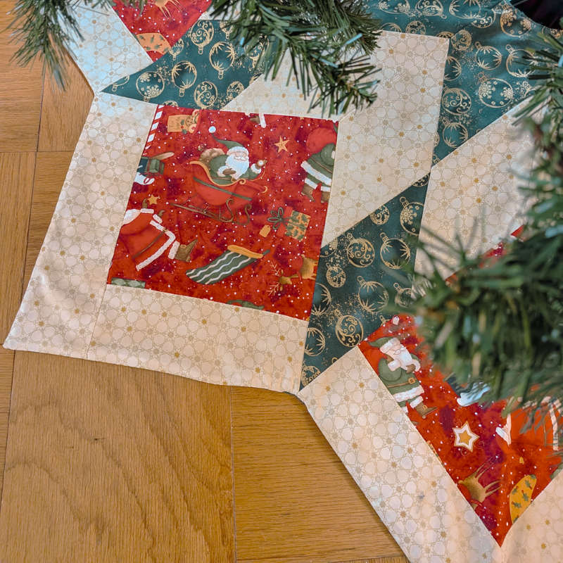 Vintage Santa Tree Skirt Christmas Tree Skirt Large Tree Skirt Luxury Tree Skirt Quilted Tree Skirt Handmade Supreme Accents