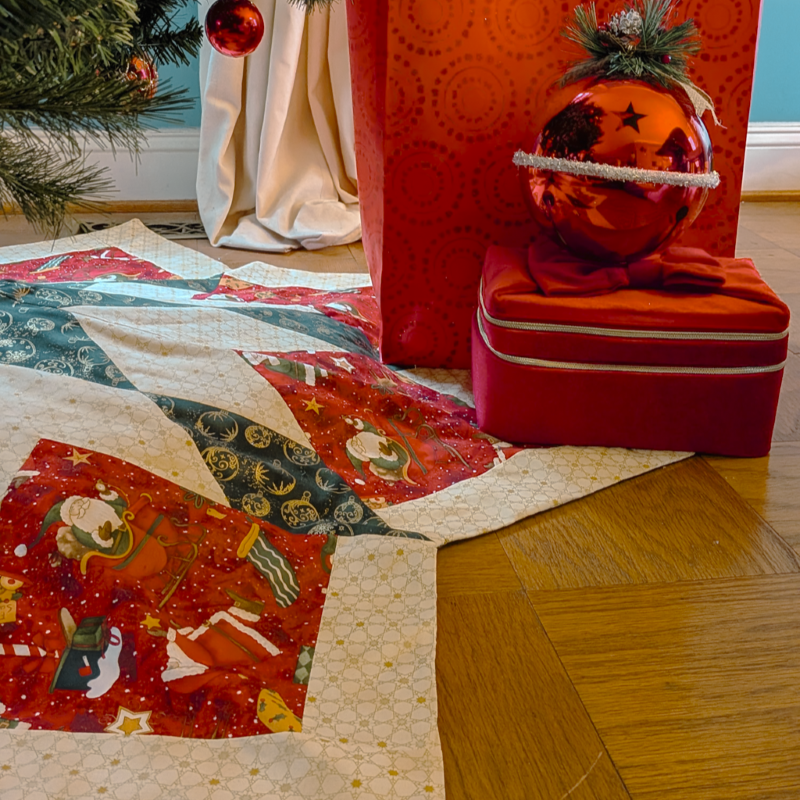 Vintage Santa Tree Skirt Christmas Tree Skirt Large Tree Skirt Luxury Tree Skirt Quilted Tree Skirt Handmade Supreme Accents