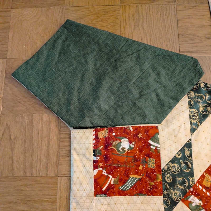 Vintage Santa Tree Skirt Christmas Tree Skirt Large Tree Skirt Luxury Tree Skirt Quilted Tree Skirt Handmade Supreme Accents